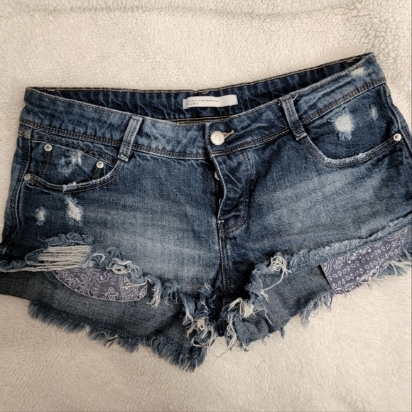 ZARA jean shorts with paisley pockets - Picture 1 of 6